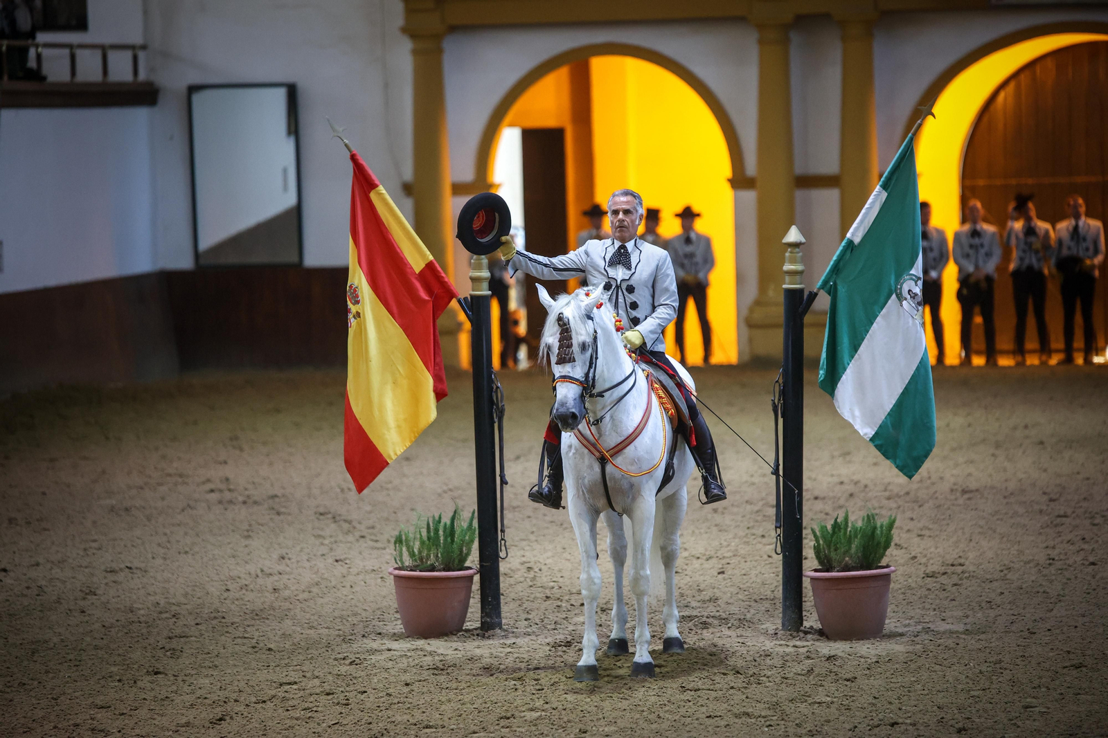 Emotiva despedida del jinete Manolo Ruíz en la Real Escuela