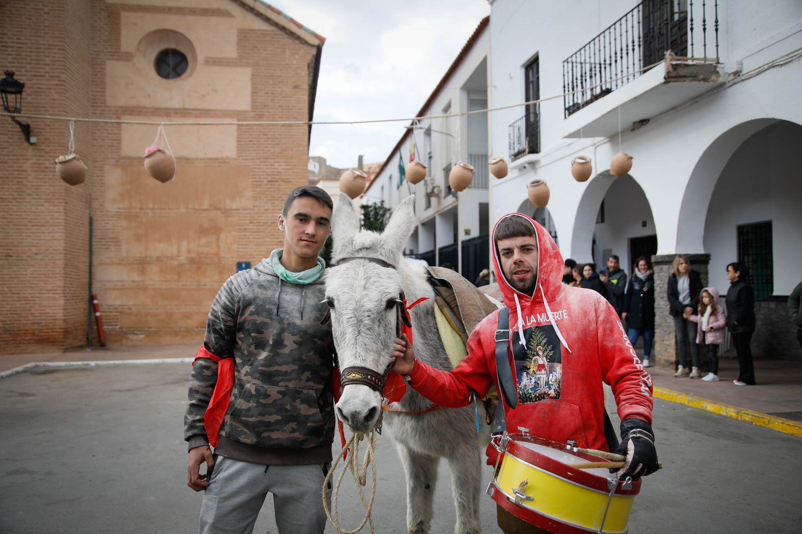 Las mejores imágenes del cierre de fiestas en Fiñana con "Las Ollas"