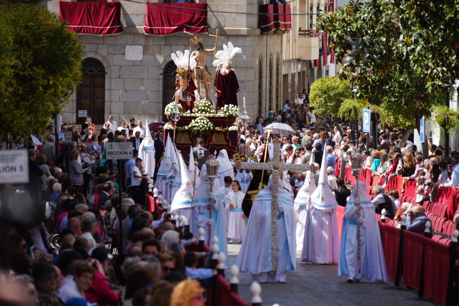 Domingo de Resurrección en Pozoblanco: La procesión del Resucitado, en imágenes