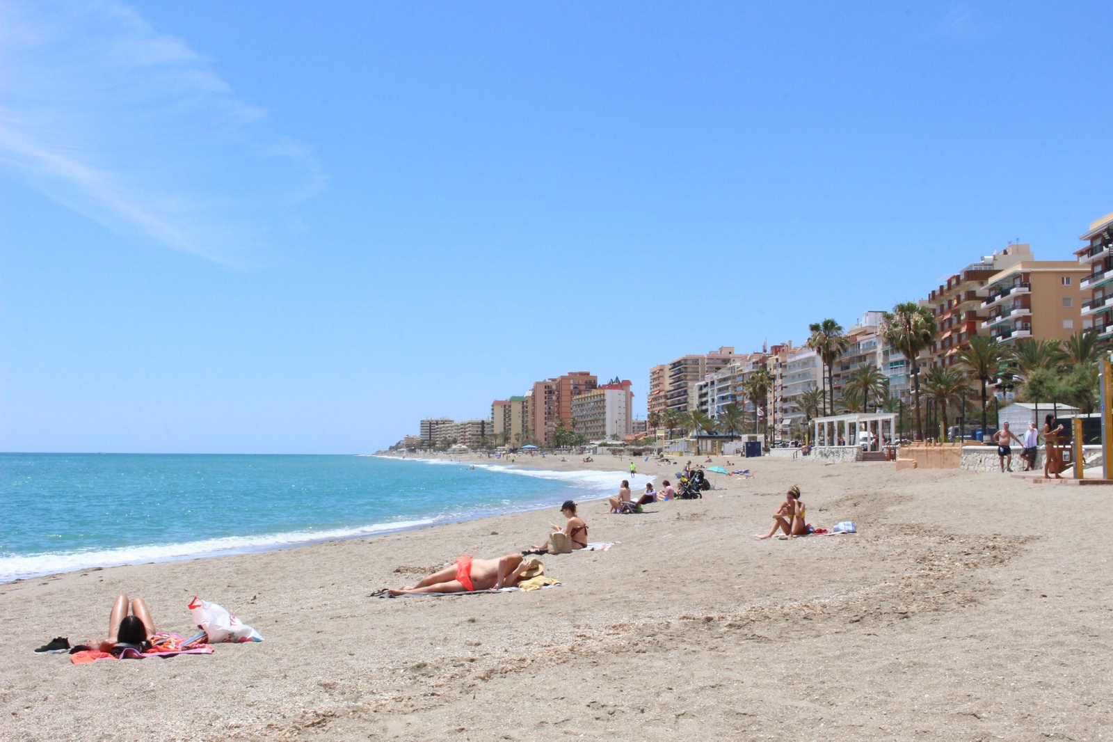 Fotos de la desescalada: Fuengirola ya disfruta del sol y la playa en la fase 2