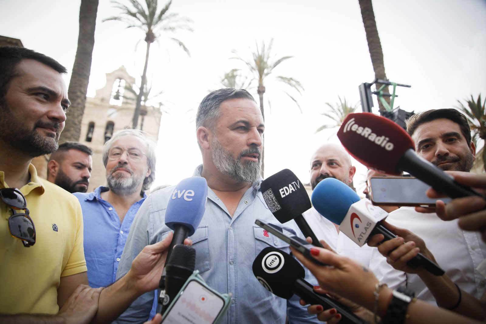 Imágenes de campaña para las elecciones europeas de VOX