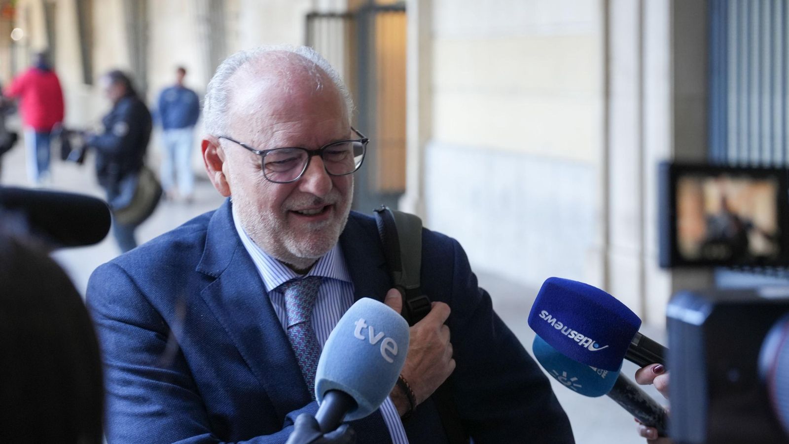 El ex gerente del SAS Miguel Ángel Guzmán, a su salida de declarar ante el juez que investiga los contratos de emergencia.