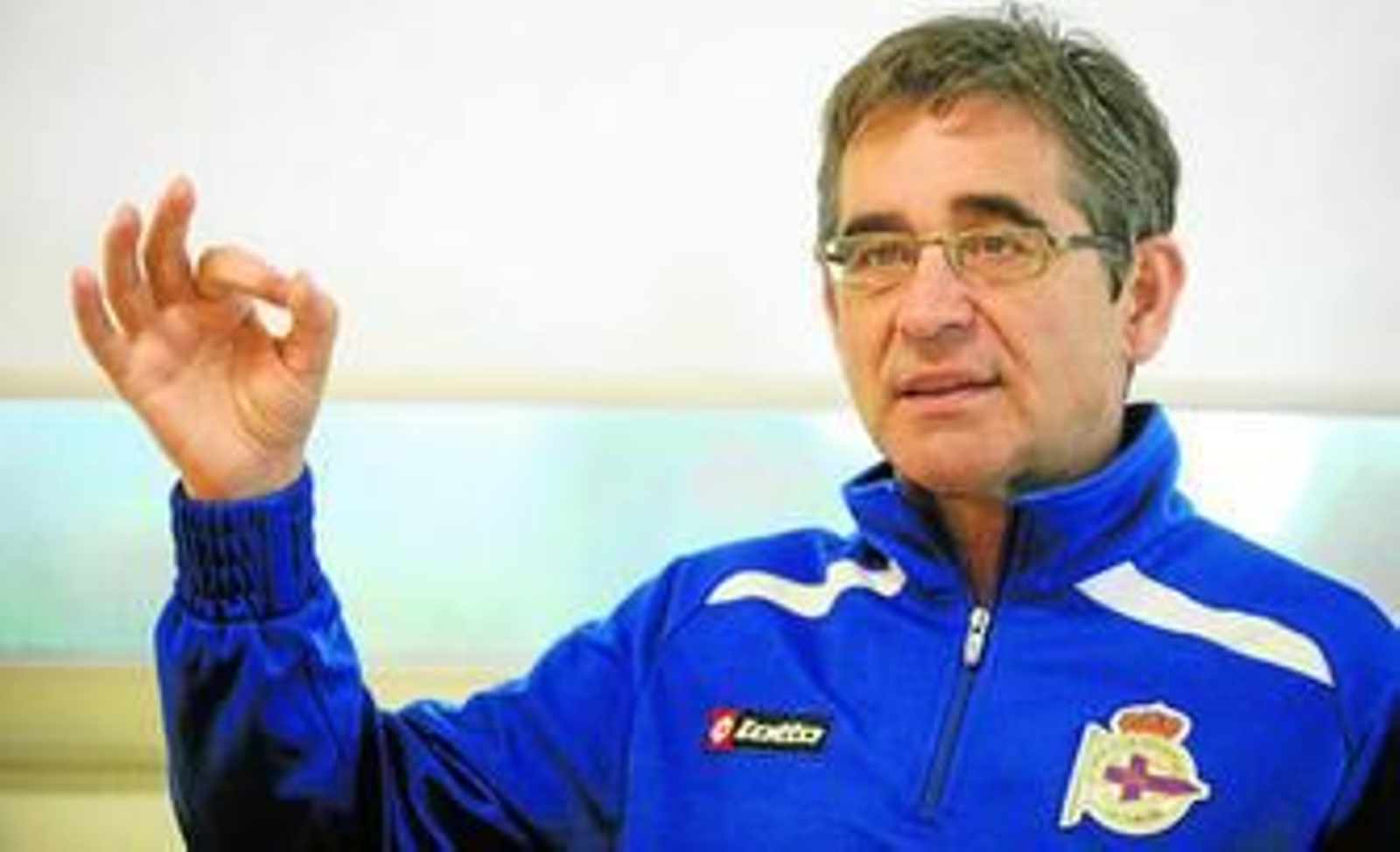 "El Betis marca muchos goles y el Deportivo los encaja, pero para eso está el entrenador"