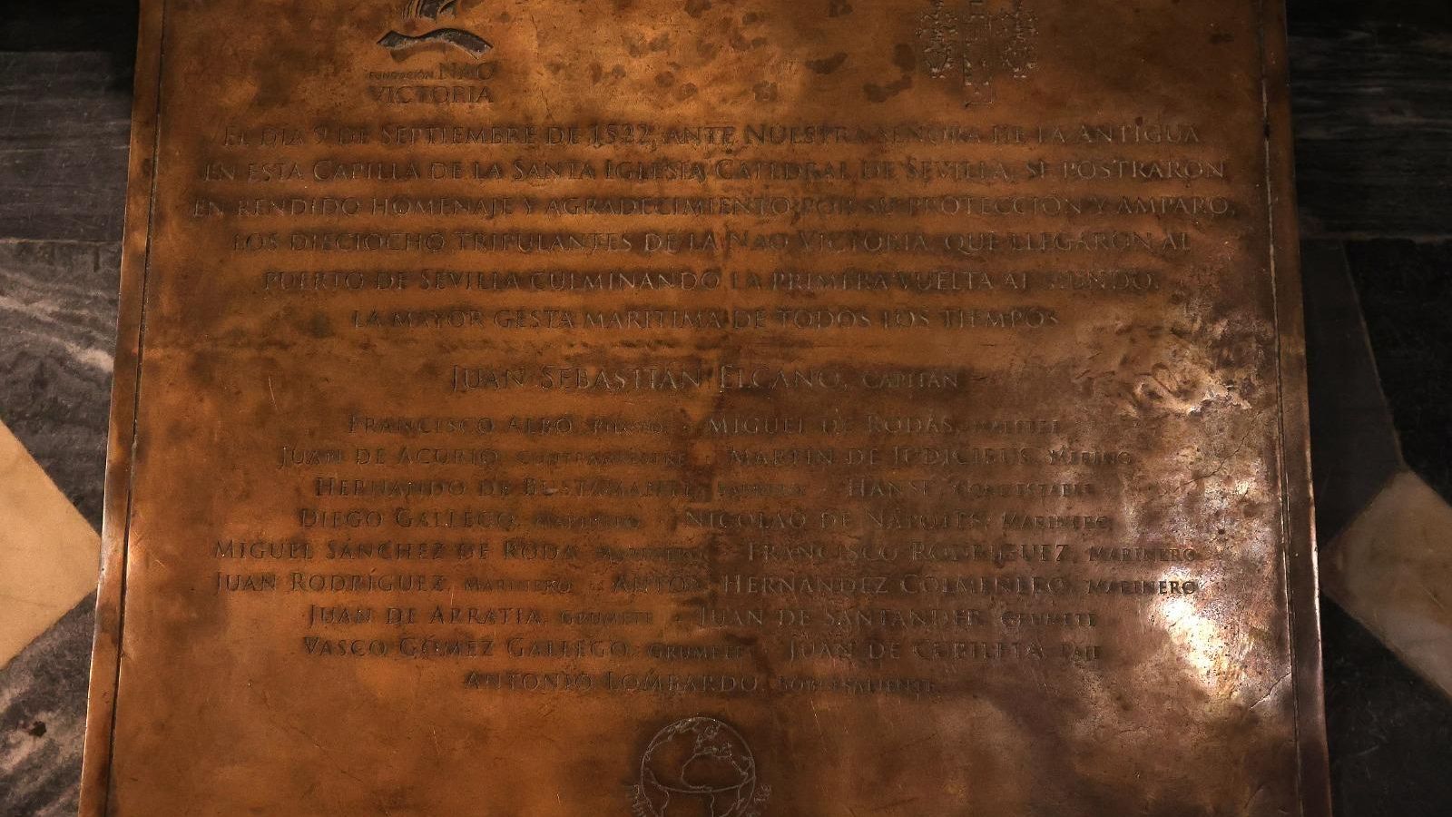 Placa en la Capilla de la Antigua de la Catedral en honor a los héroes.