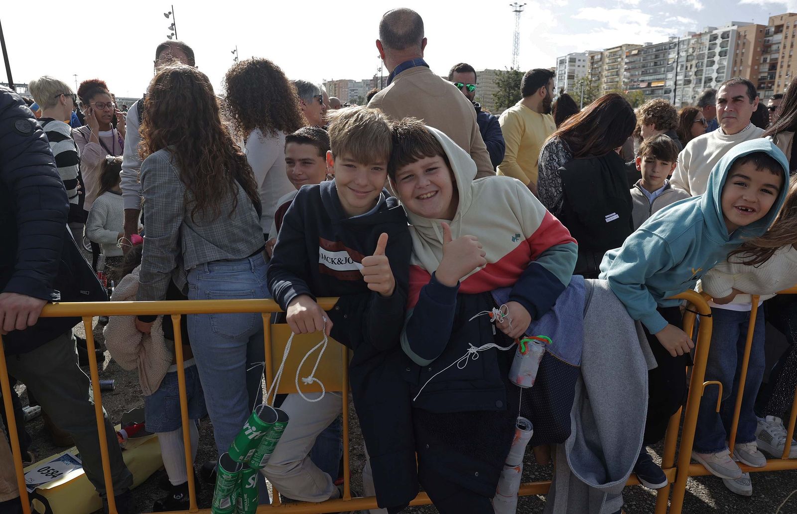 Búscate en el multitudinario arrastre de latas 2026 en Algeciras