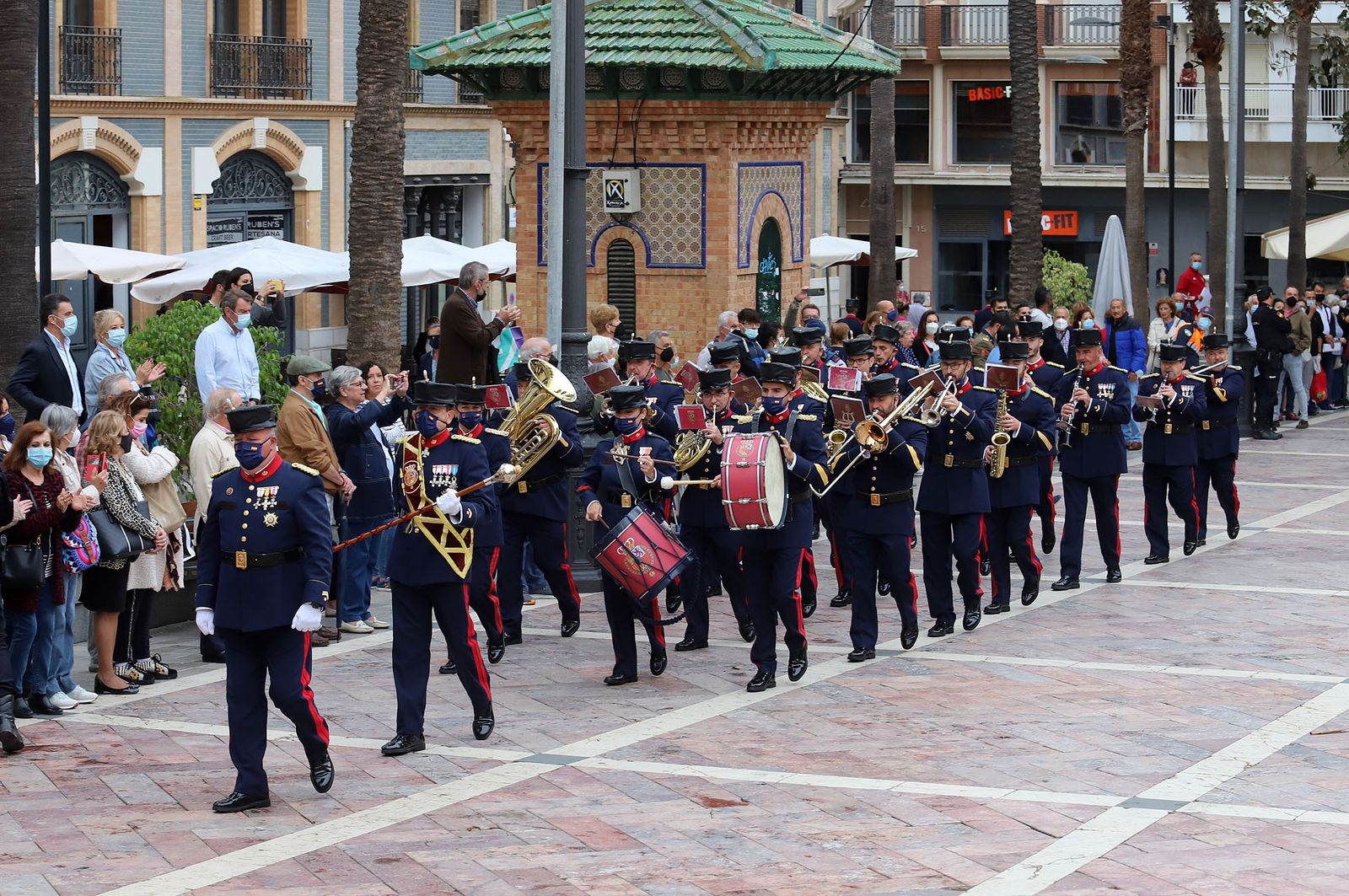 Imágenes de la ofrenda de la Guardia Real a la Virgen de la Cinta en la Catedral
