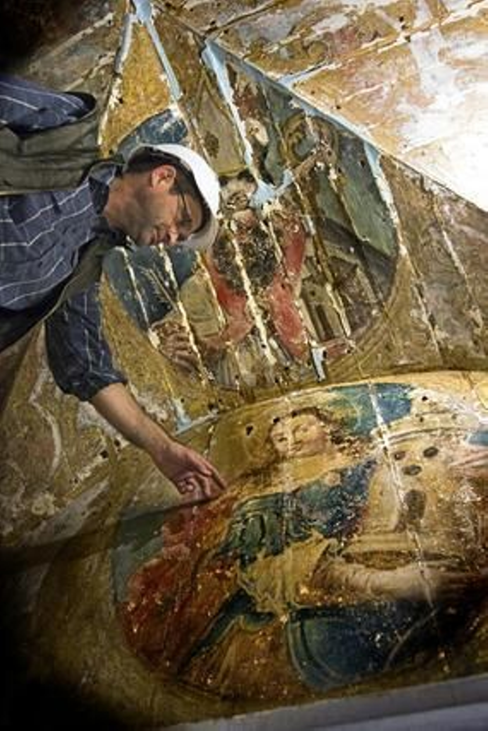 Aparecen nuevos frescos en los trabajos de rehabilitación del Oratorio de San Felipe Neri. 

Foto: Julio Gonzalez