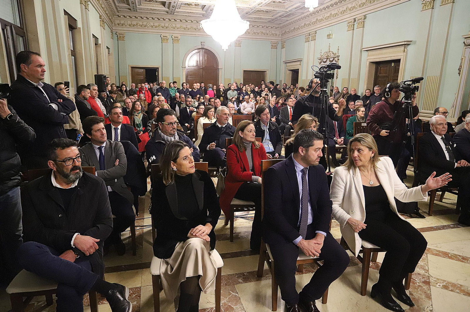 Imágenes del cartel de la Semana Santa 2023 de Huelva en su presentación