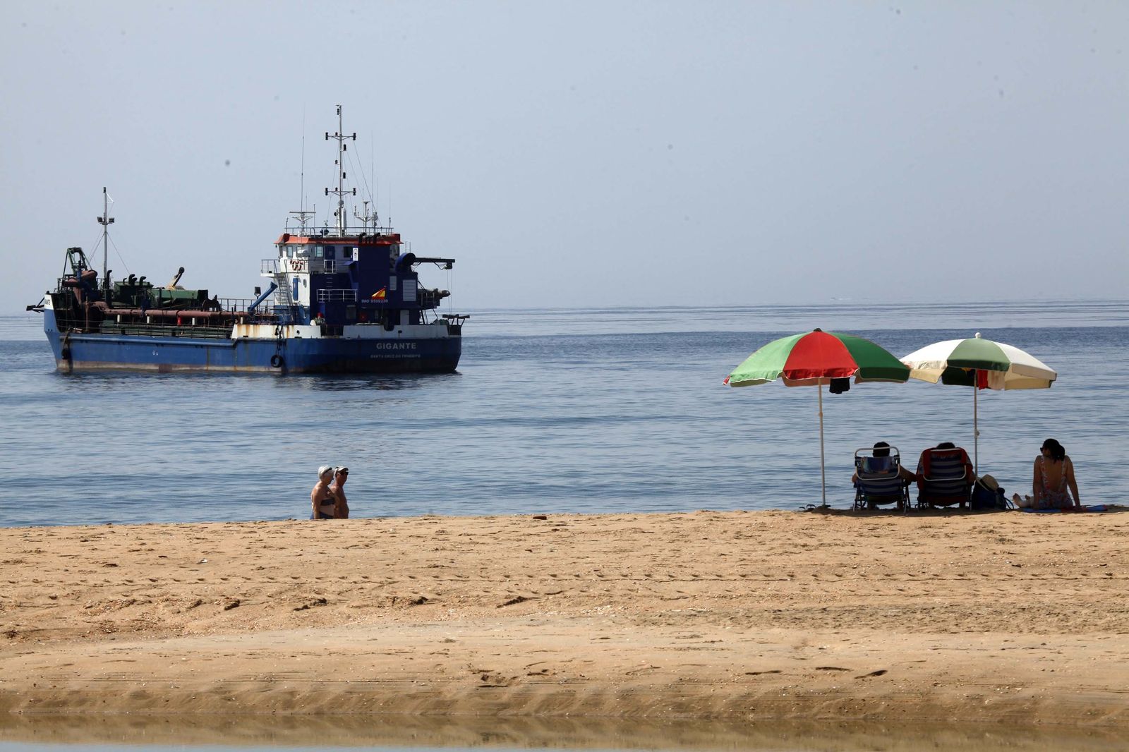 Las imágenes de la recuperación de la playa de La Antilla