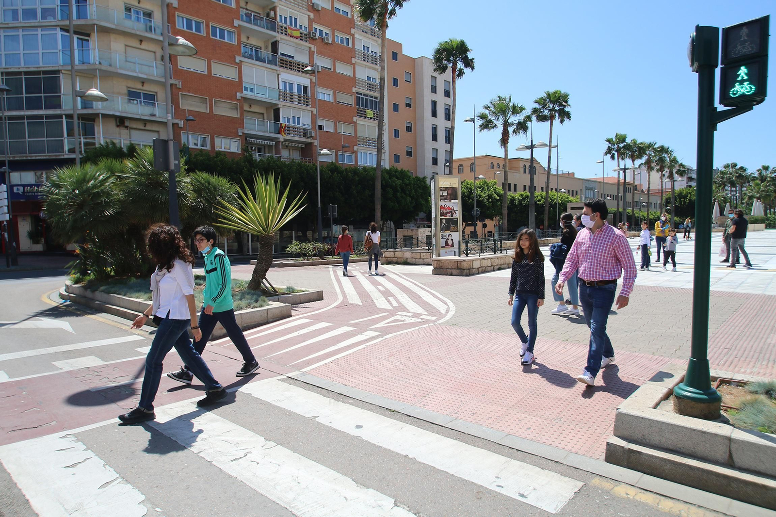 Fotogalería Los niños salen a la calle tras 43 días de confinamiento por coronavirus