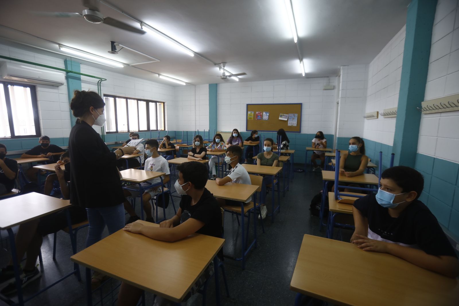 La vuelta a las aulas de los estudiantes de Secundaria y FP de Córdoba en el curso 2021/2022, en imágenes
