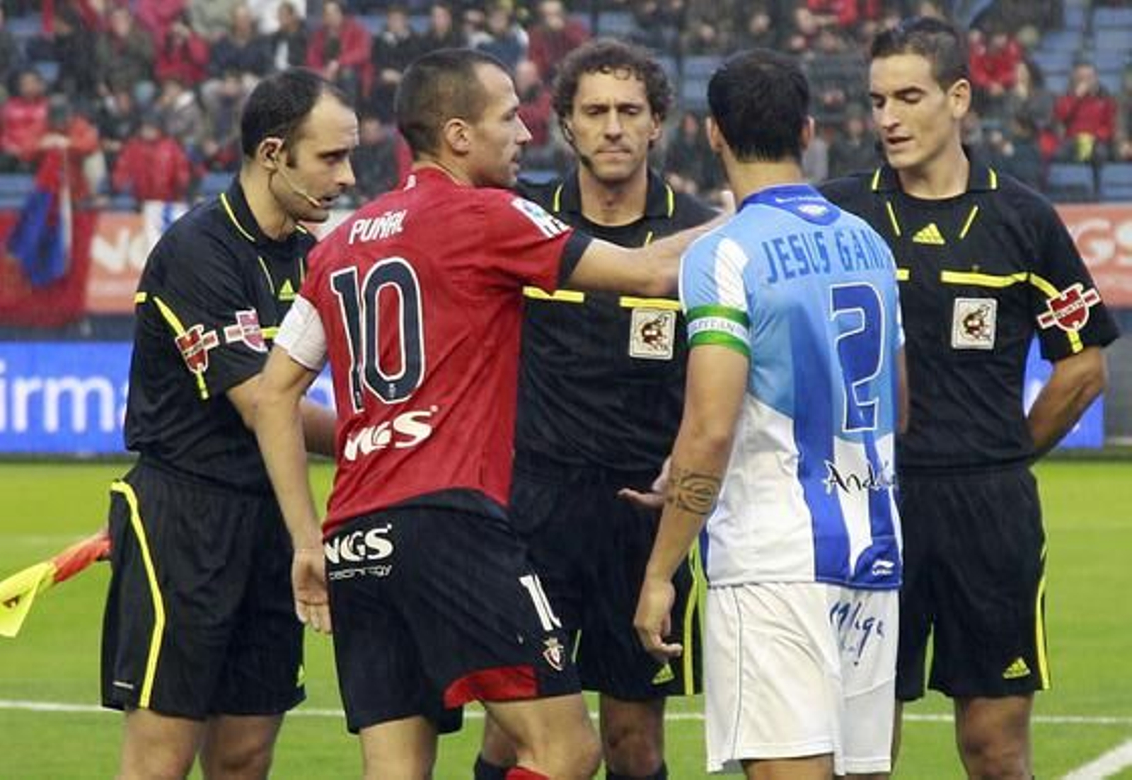 El Málaga pierde 2-0 en su visita al Reyno de Navarra. / Punto Press