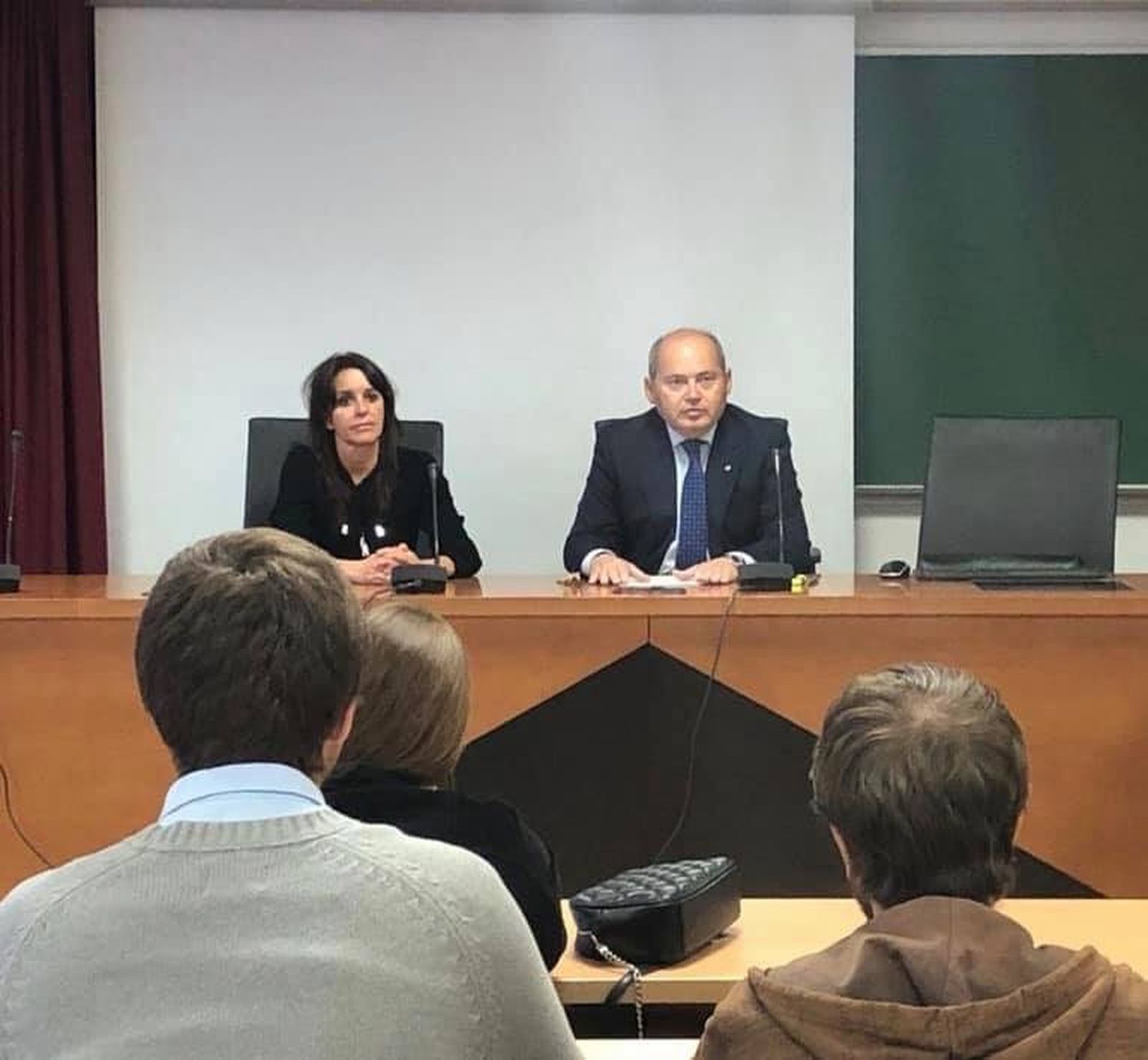 Una clase de Luis Romero en la Clínica Legal Penal