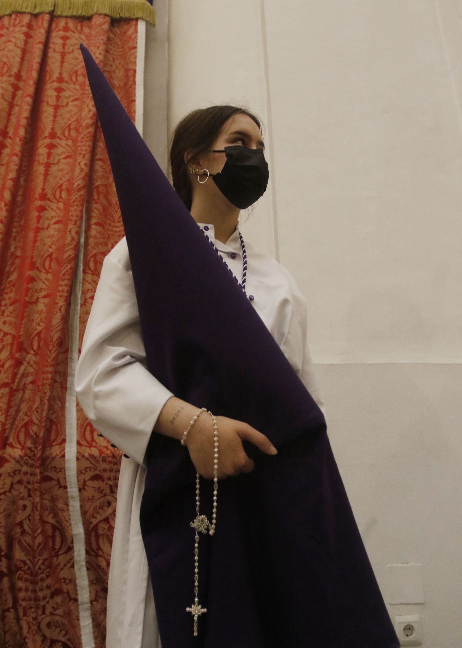 Las imágenes de impotencia en la Trinidad: la Santa Faz suspende su procesión en Córdoba