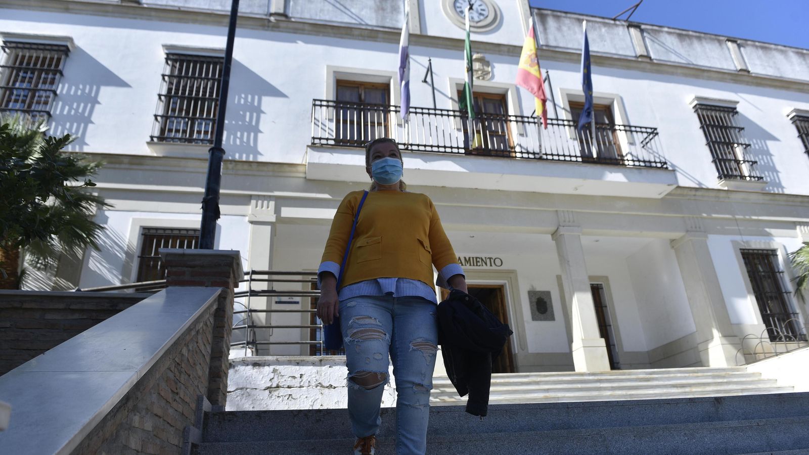 La alcaldesa de Castilleja de Guzmán desde julio de 2019, ante el Ayuntamiento, el más moroso con sus proveedores.