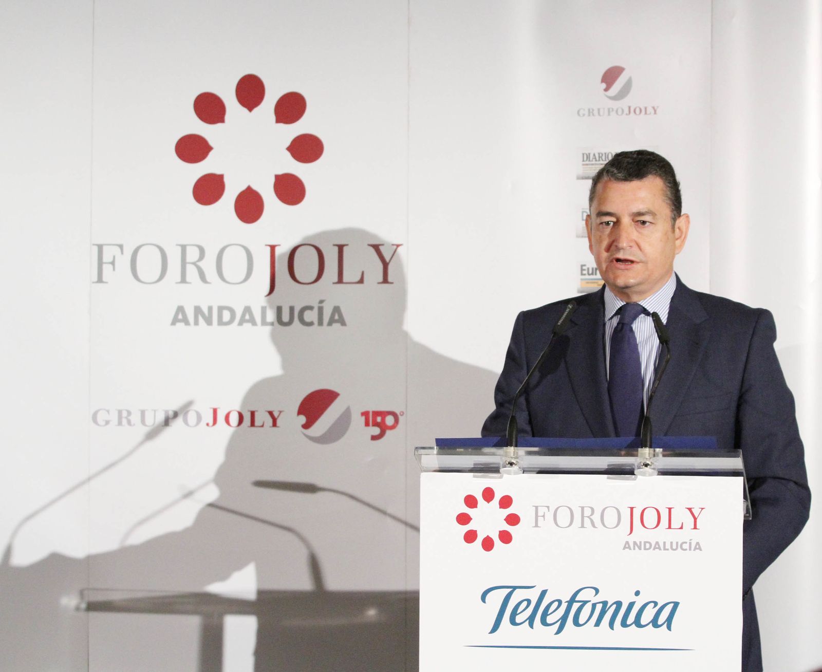 Las imágenes del Foro Joly con el presidente de Ceuta