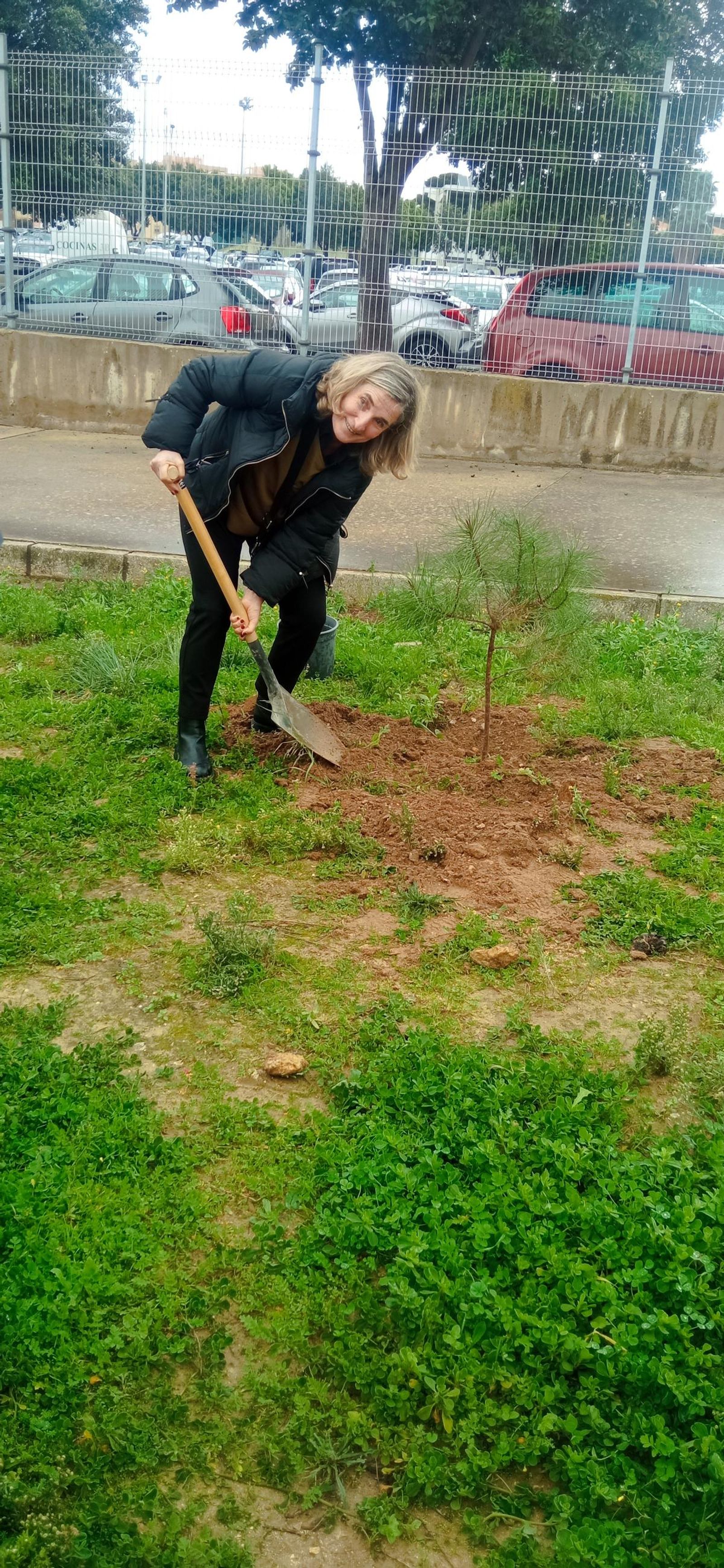 Plantación de árboles en el Bosque de la Alegría del IES Jorge Juan de San Fernando