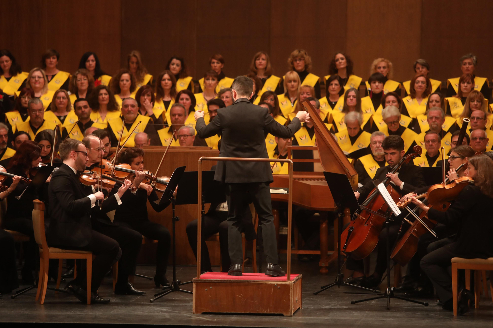 Un momento del Concierto Extraordinario de Navidad en el Gran Teatro Falla.