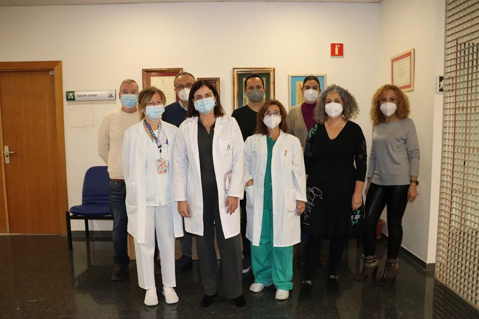 Parte de los profesionales que integran el Comité de Ética Asistencial de Huelva.