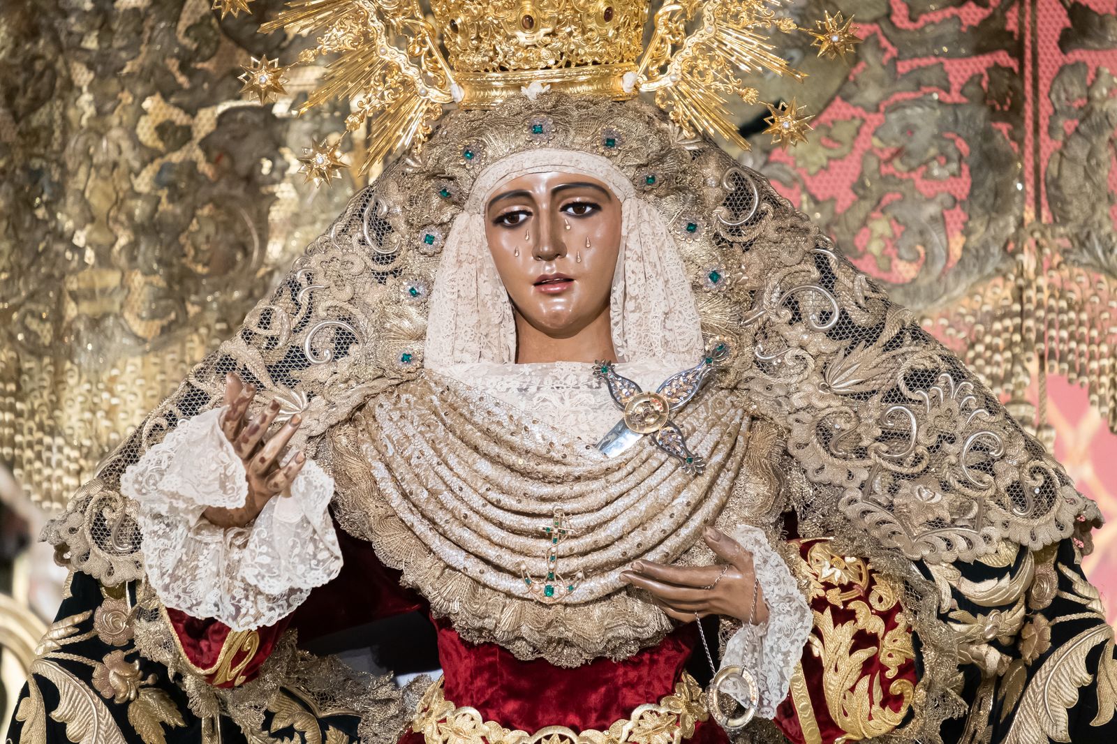 La Esperanza de Triana en su paso de palio, en imágenes
