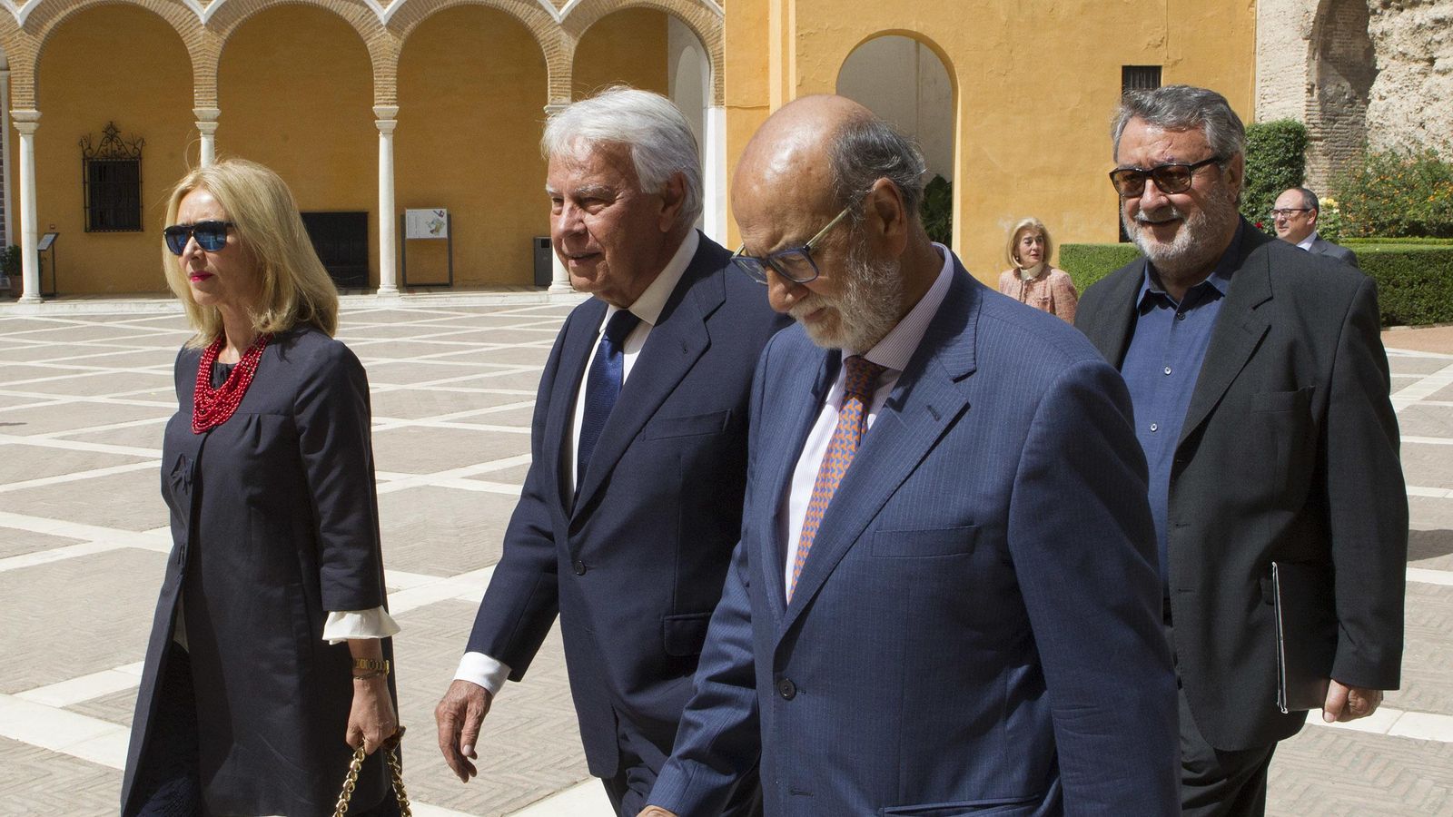 El ex presidente Felipe González llega al acto. El ex presidente Felipe González llega al acto.