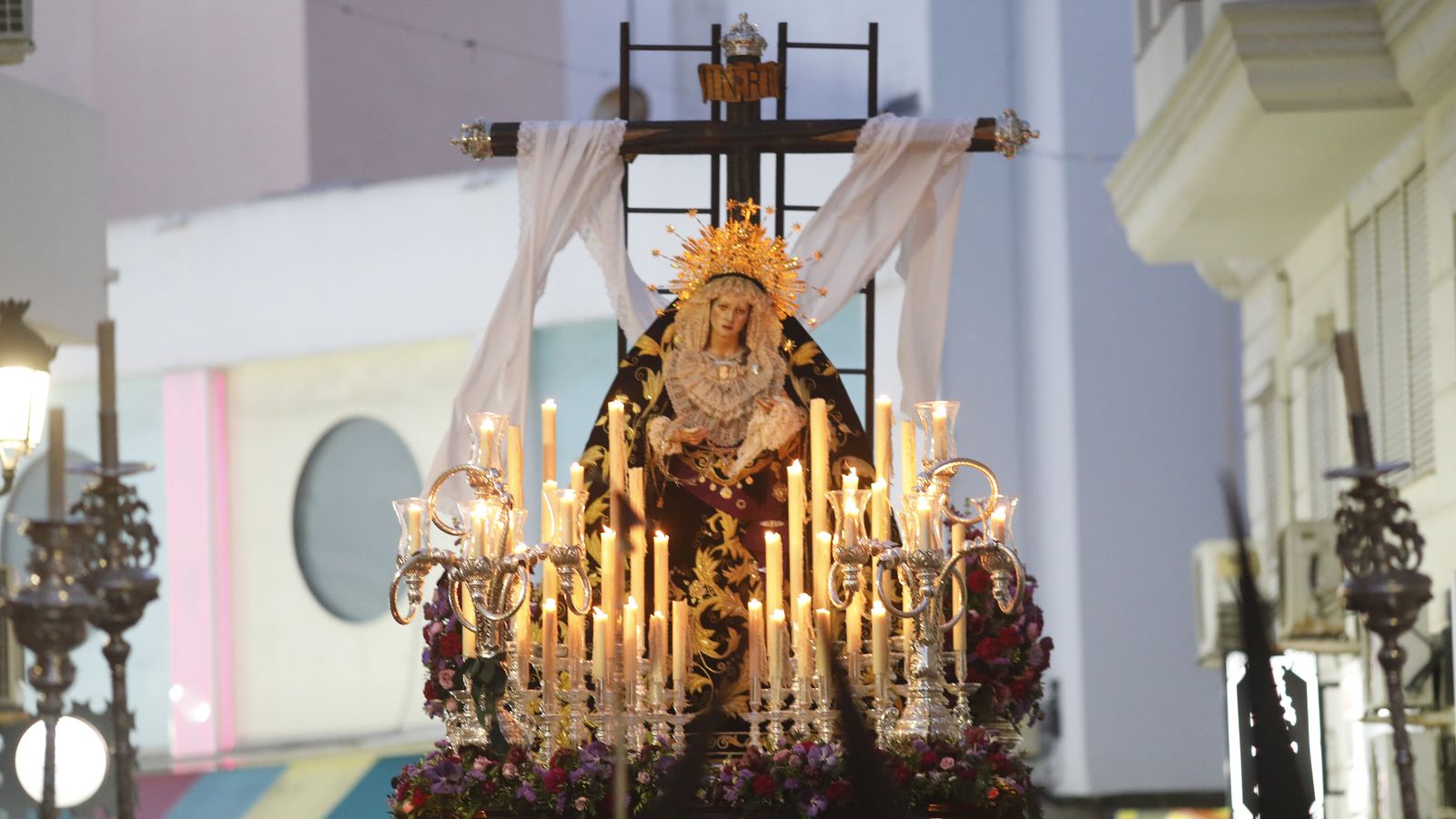 Las fotos del Viernes Santo en la Línea:  Cristo del Mar y Luz y Esperanza Nuestra, Soledad y Santo Entierro, Cristo del Amor y Misericordia y Amargura