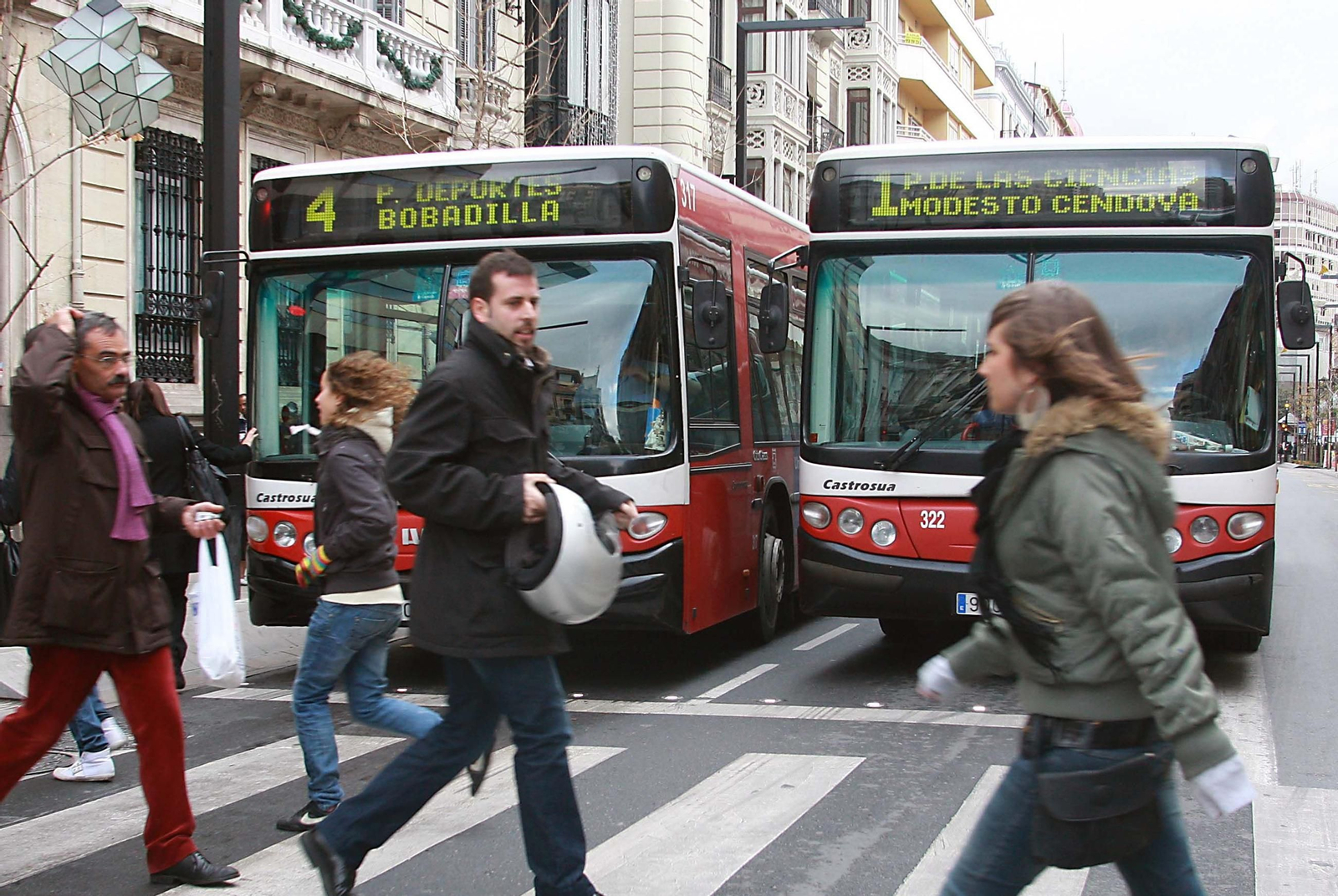 Imagen de archivo de autobuses de Granada capital. Imagen de archivo de autobuses de Granada capital.