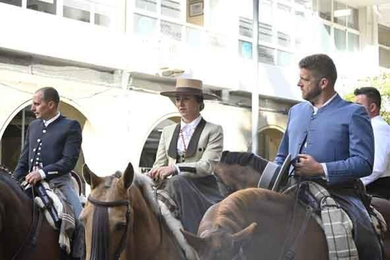 Las mejores imágenes de los peregrinos en la salida de Emigrantes