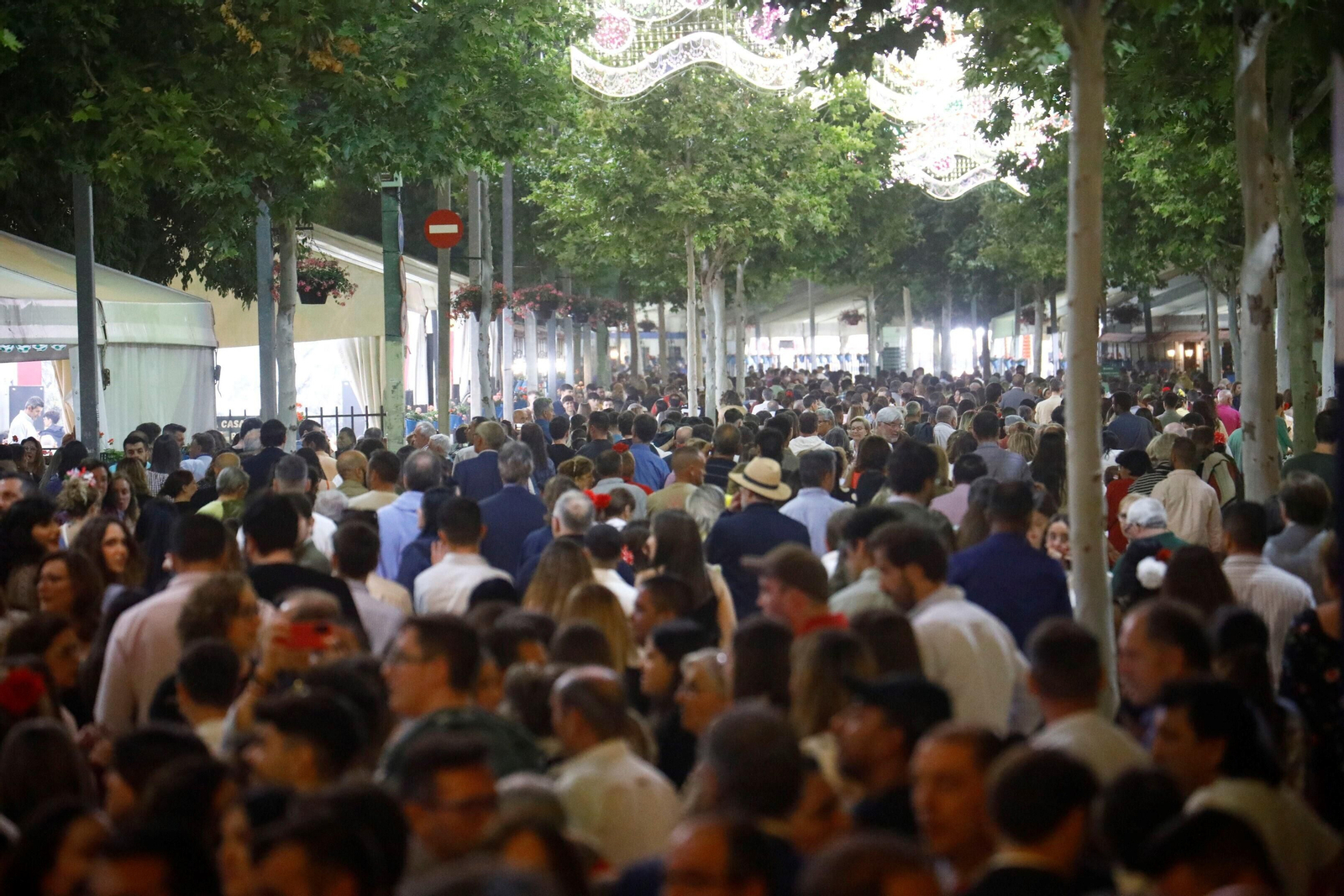 Córdoba ya disfruta de su Feria: las mejores fotos del alumbrado de la portada