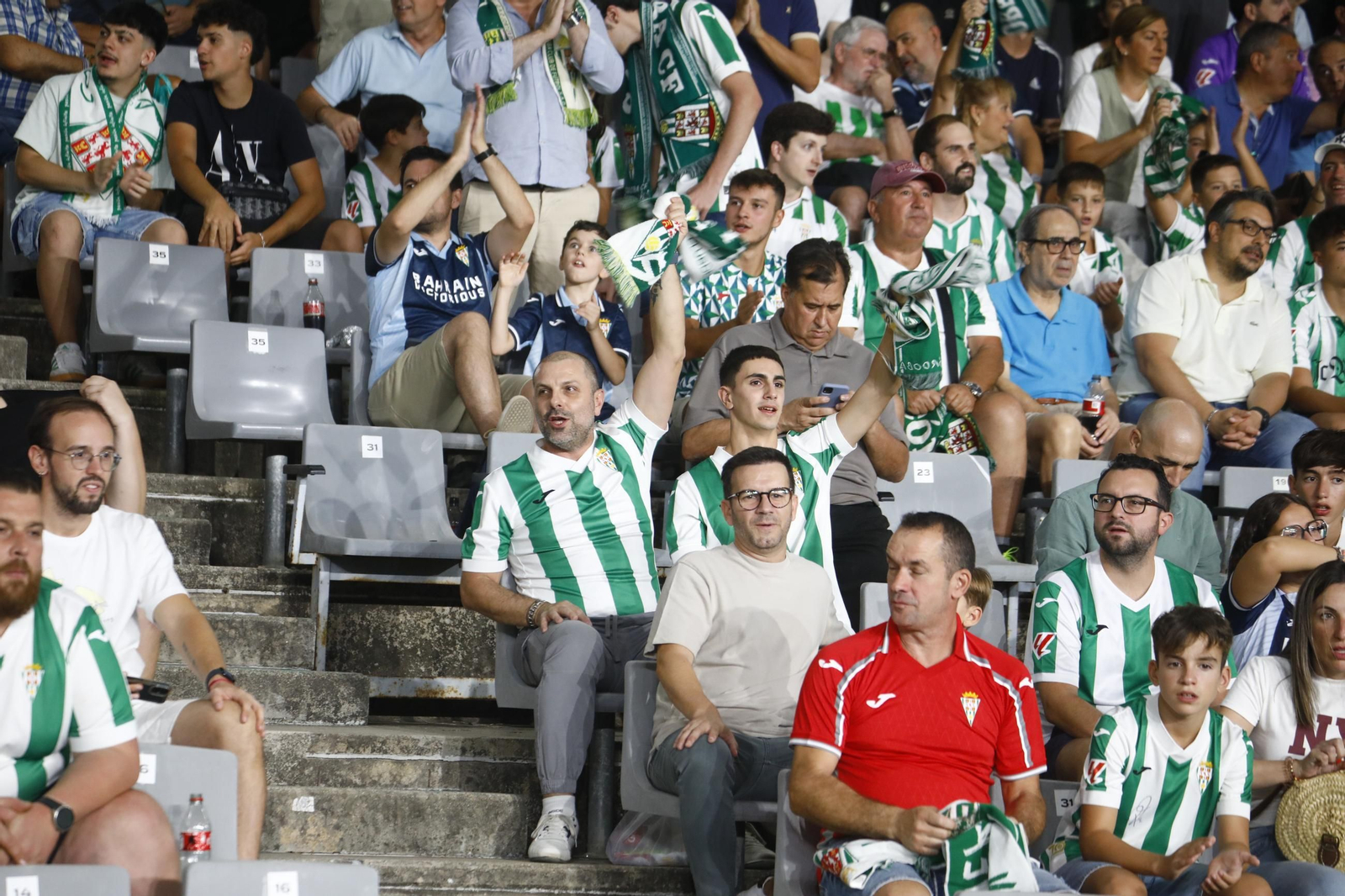 Las mejores fotos del ambiente en El Arcángel para el Córdoba CF - Castellón