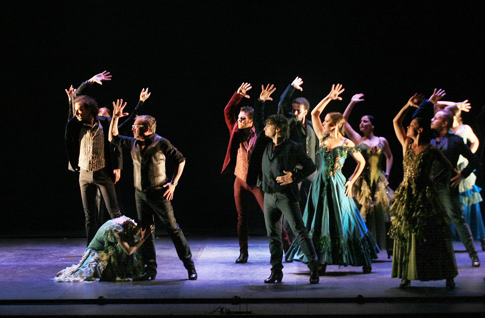 Javier Latorre (segundo por la izq.) en 'Fatum!', obra producida junto a Kojima.