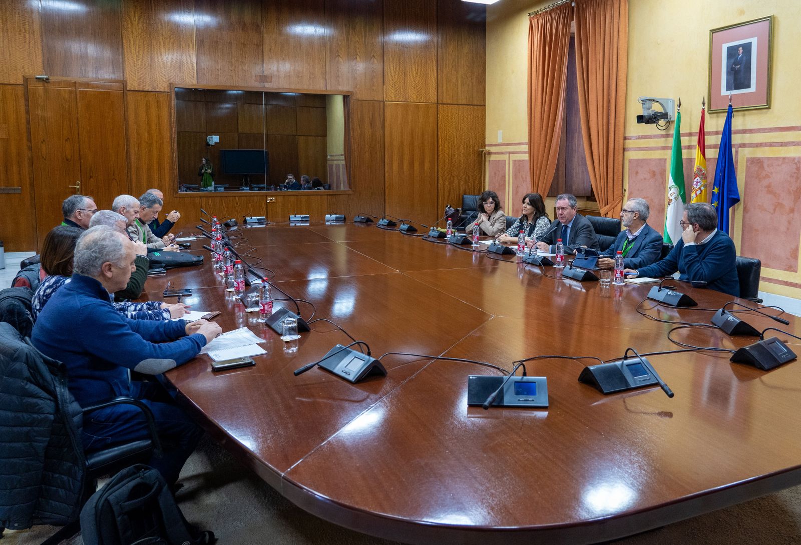 Juan Espadas en su reunión con los sindicatos sanitarios.