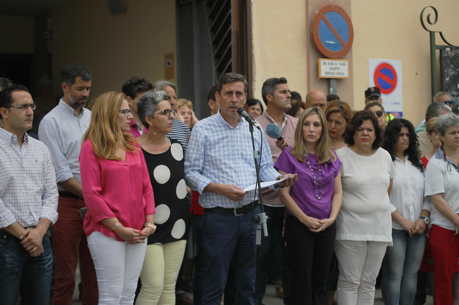 Concentración en Pilas tras la muerte de una vecina en Francia