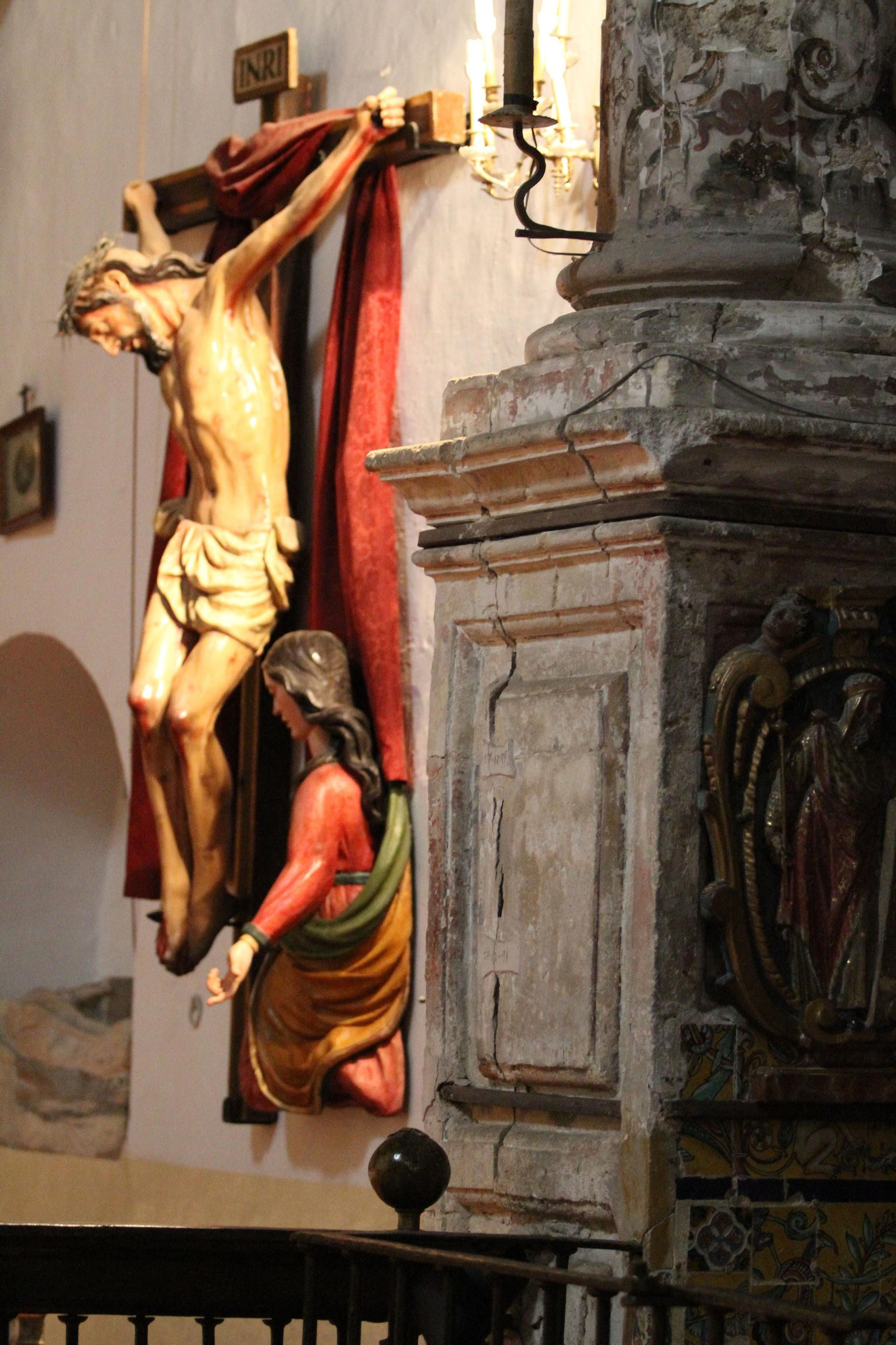 Imágenes del calvario del retablo mayor.