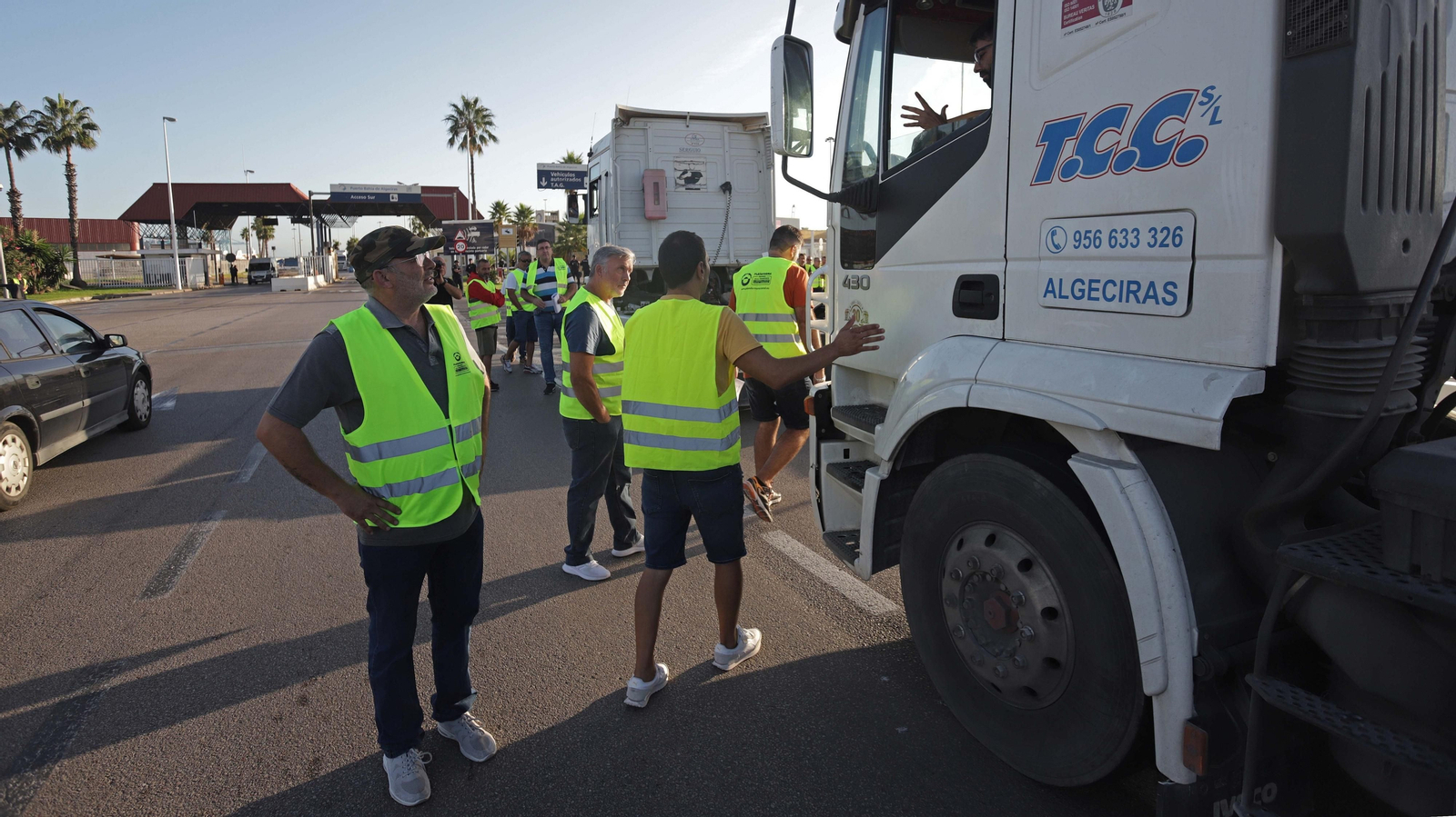 Fotos del paro de camioneros en el puerto de Algeciras