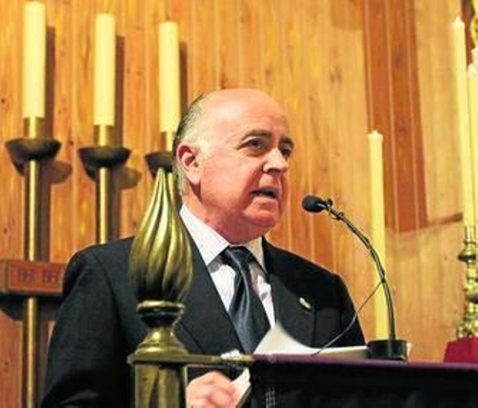 La cantaora Argentina, dirigiendo todo su arte flamenco hacia La Victoria.