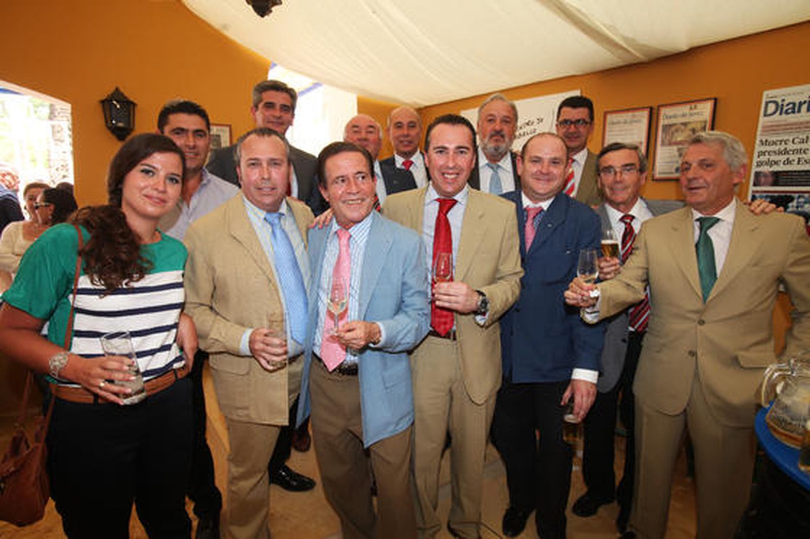 Trabajadores y jefes de concesionarios, directores y jefes de venta de Nissan, Mitsubishi,Mercedes y Chevrolet; junto a Rafael Barba (Maquijerez), José Luis Sánchez (AMS) y Manuel Valerio.

Foto: Vanesa Lobo