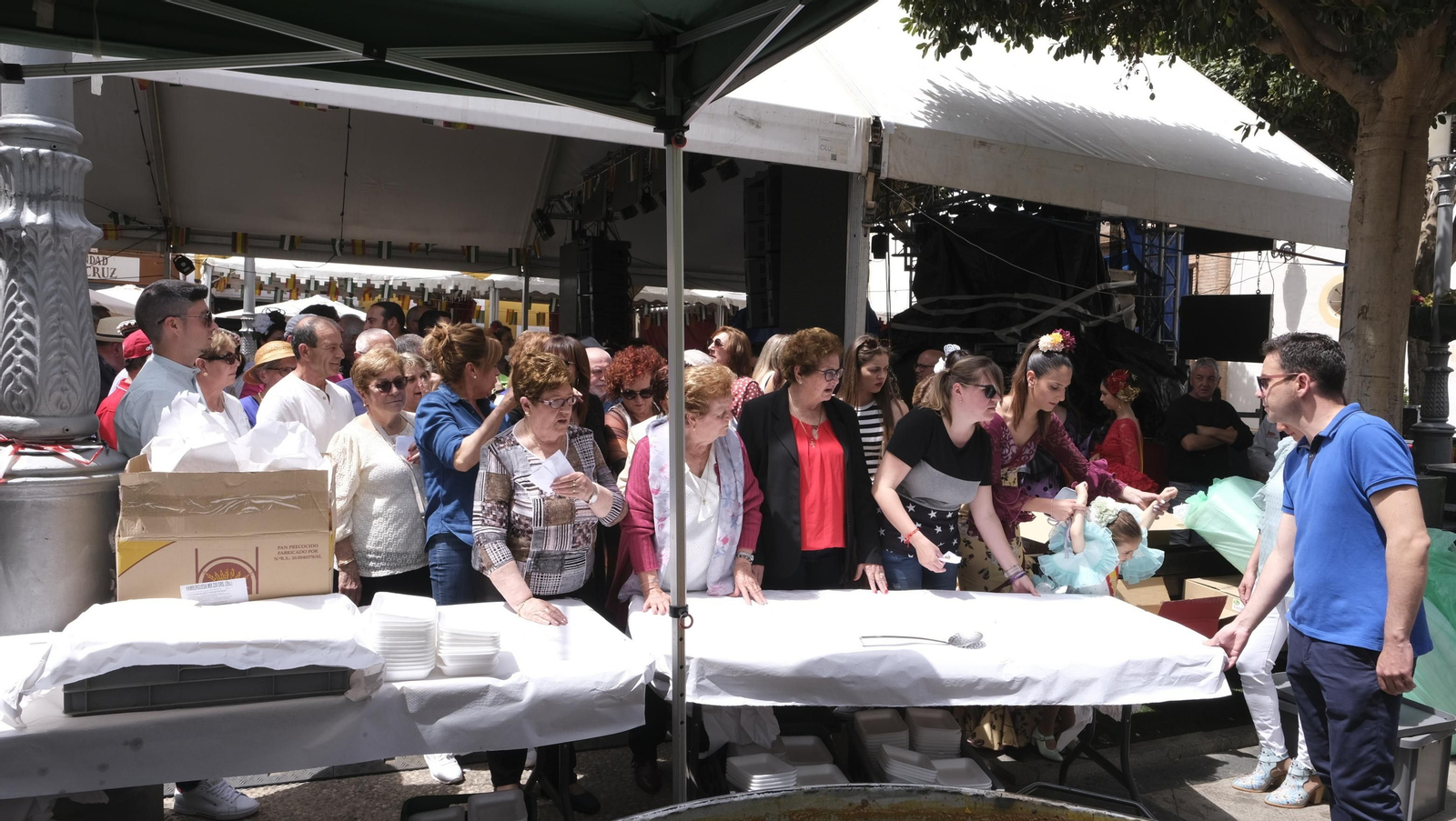 Imágenes de la paella popular en las Fiestas de Canjáyar