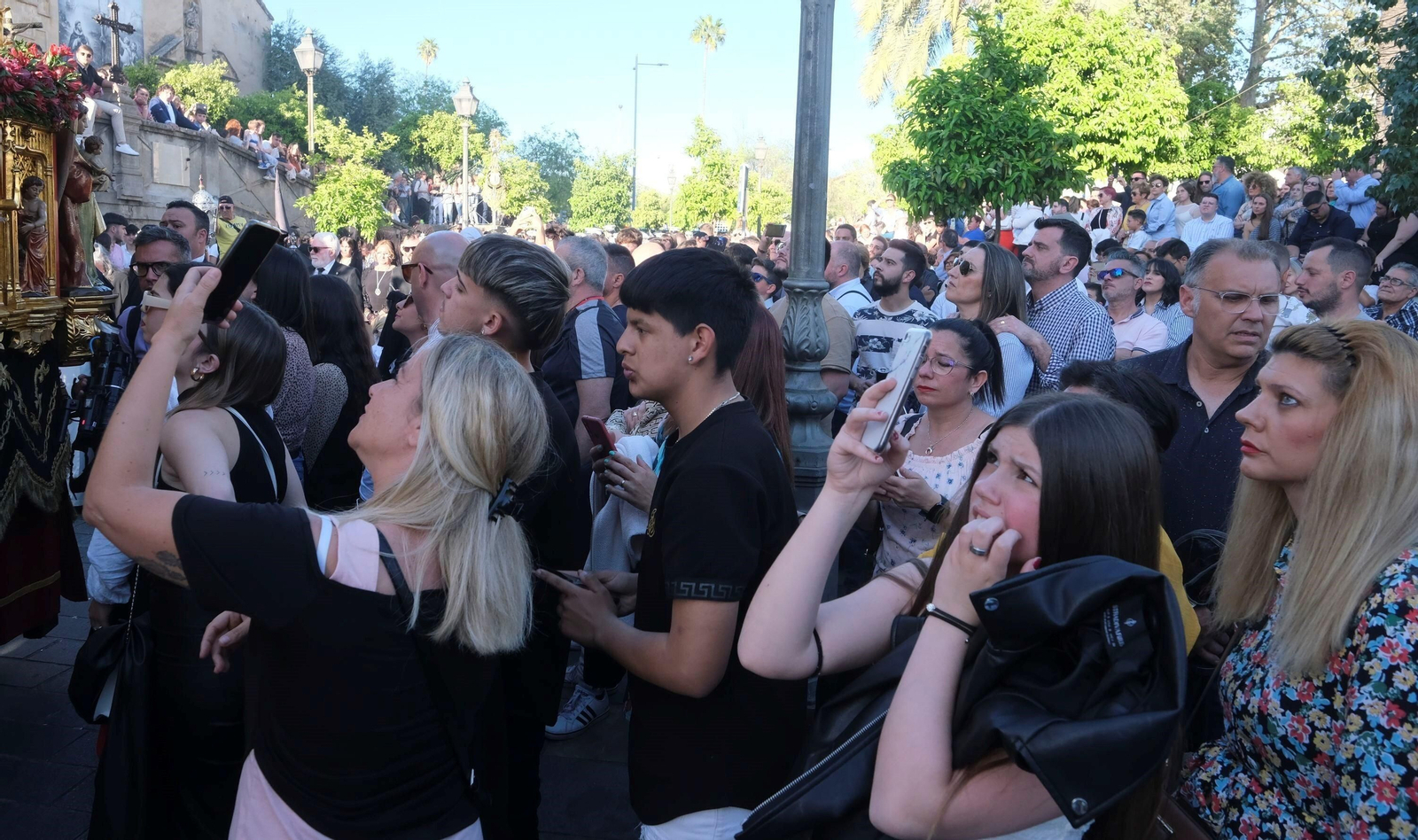 Jueves Santo en Córdoba: la procesión del Cristo de Gracia, en imágenes
