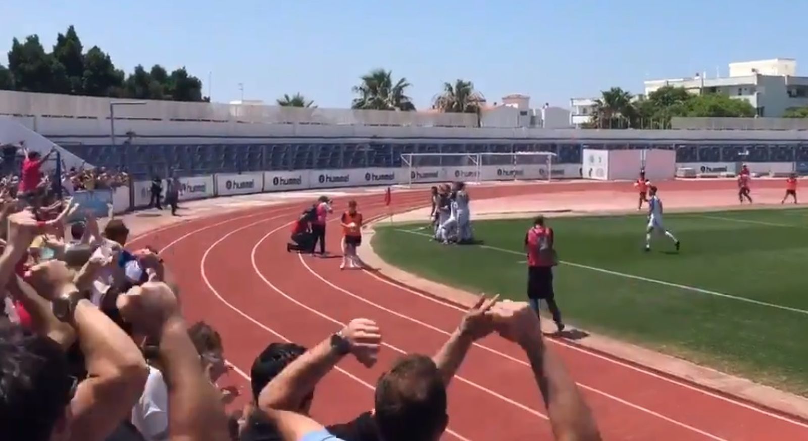 El Marbella celebra el 2-0.