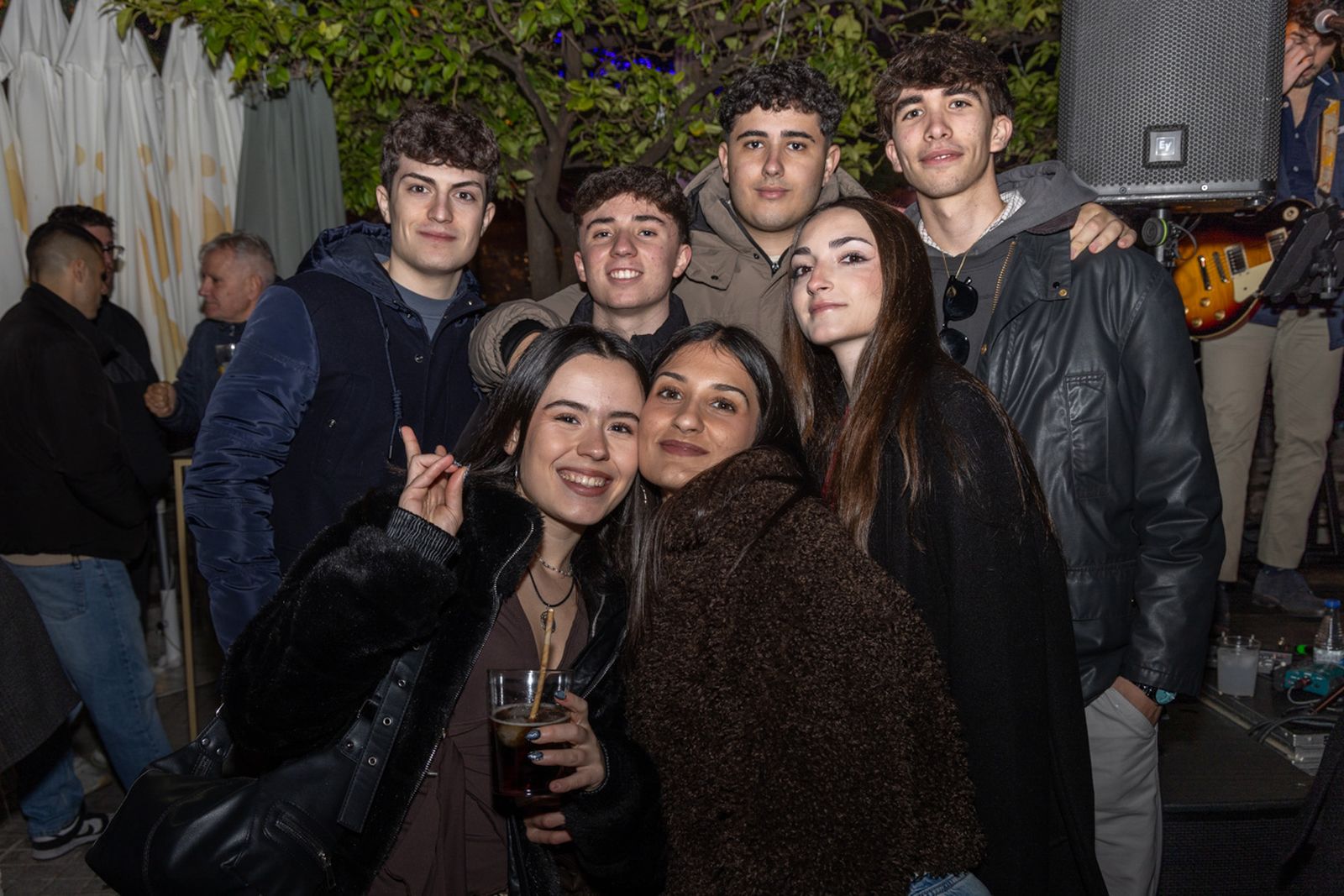 Así disfruta Jaén del concierto extraordinario a pie de calle: "Único Pop Rock"