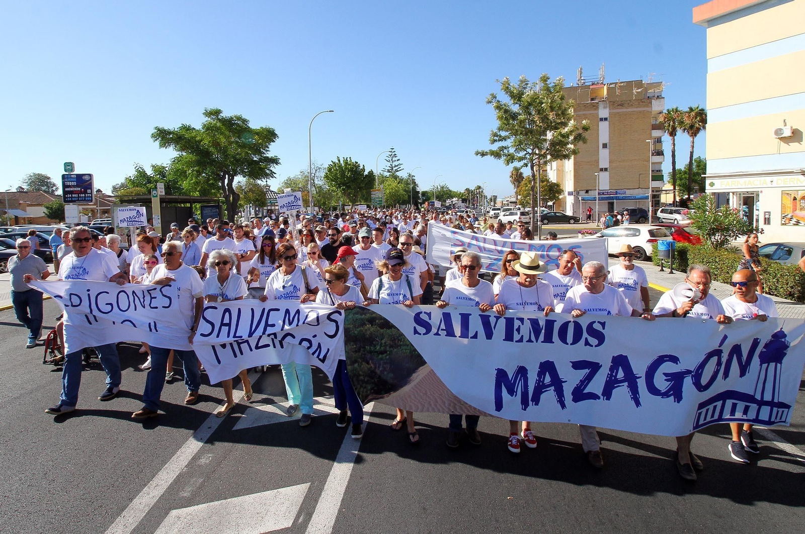 La manifestación "Salvemos Mazagón" en imágenes