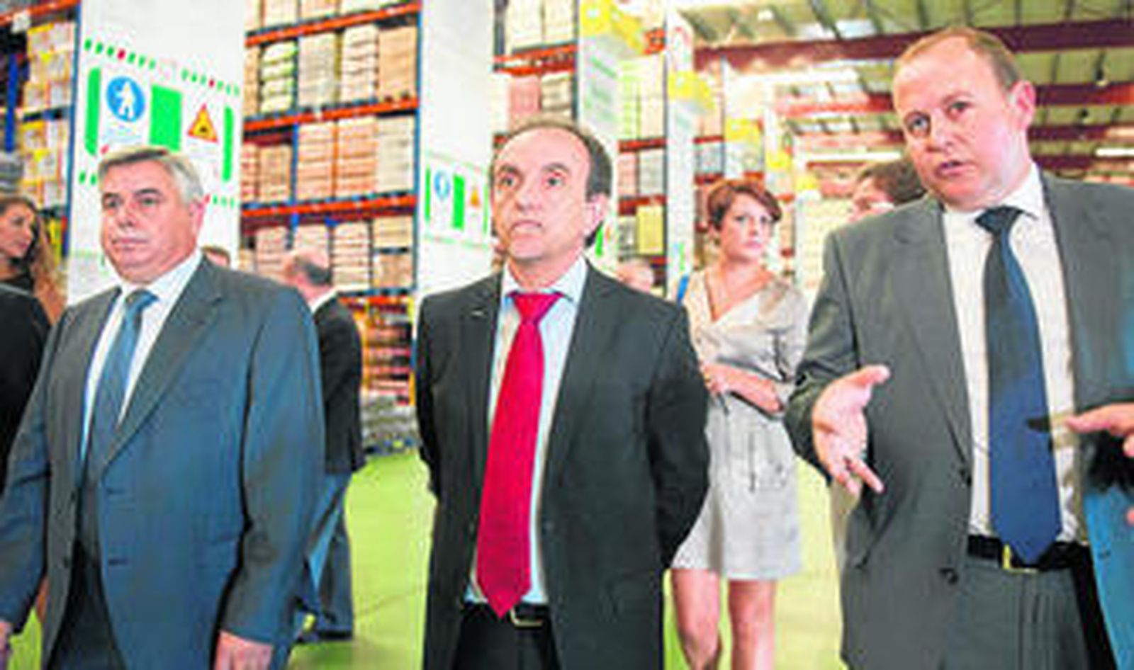 El consejero de Turismo y Comercio, Rafael Rodríguez, durante su visita a las instalaciones.