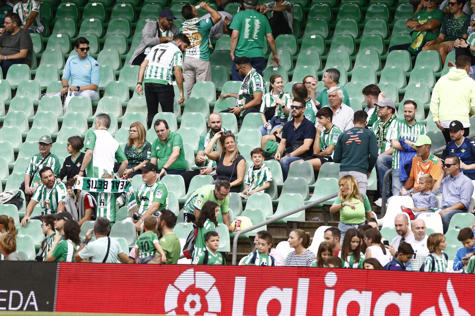 Búscate en las fotos del Betis-Atlético de Madrid