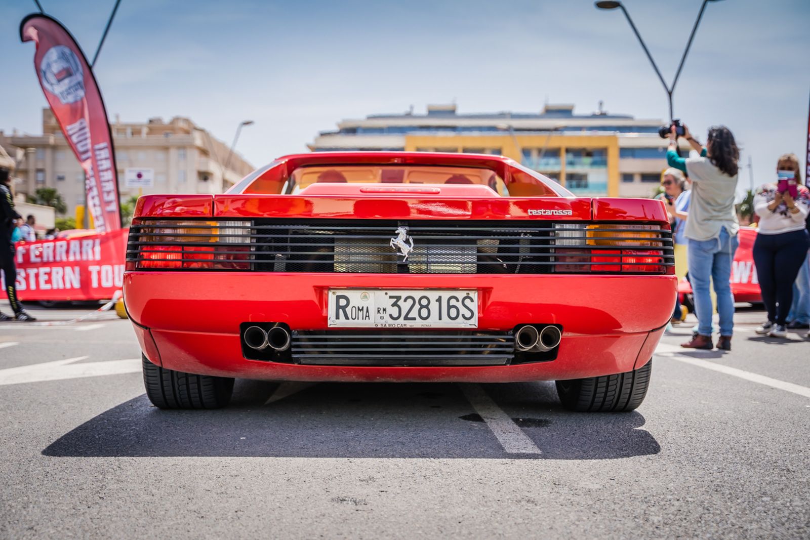 En imágenes: Los Ferrari conquistan Roquetas de Mar