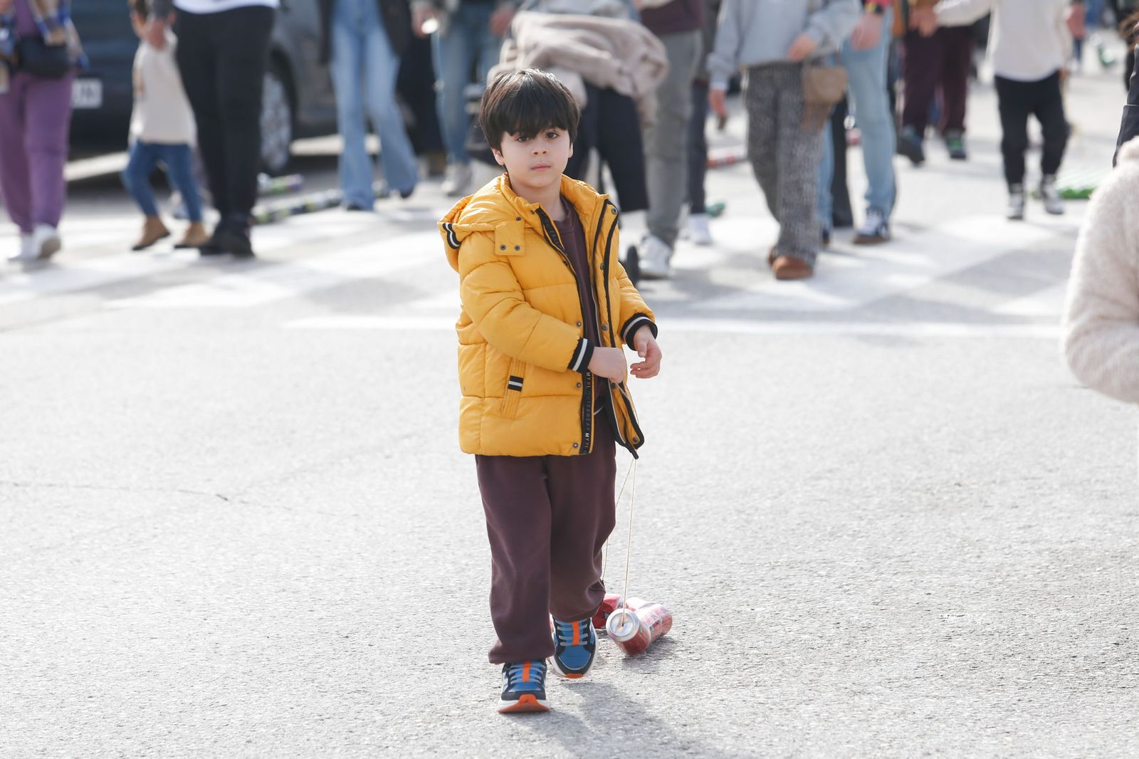 Búscate en las fotos del arrastre de latas 2026 en Los Barrios