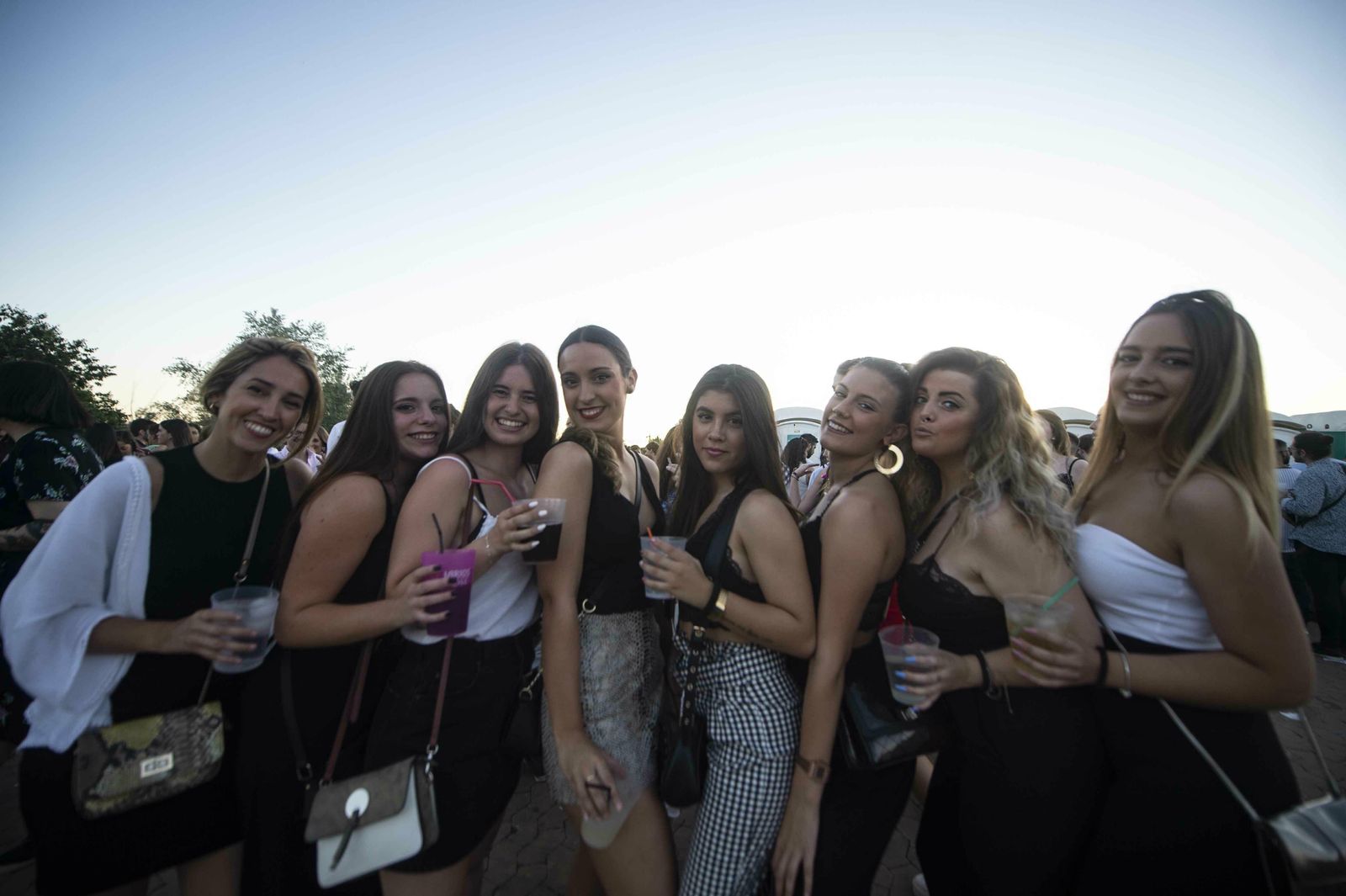 El botellón y la calle del Infierno de la Feria, en imágenes