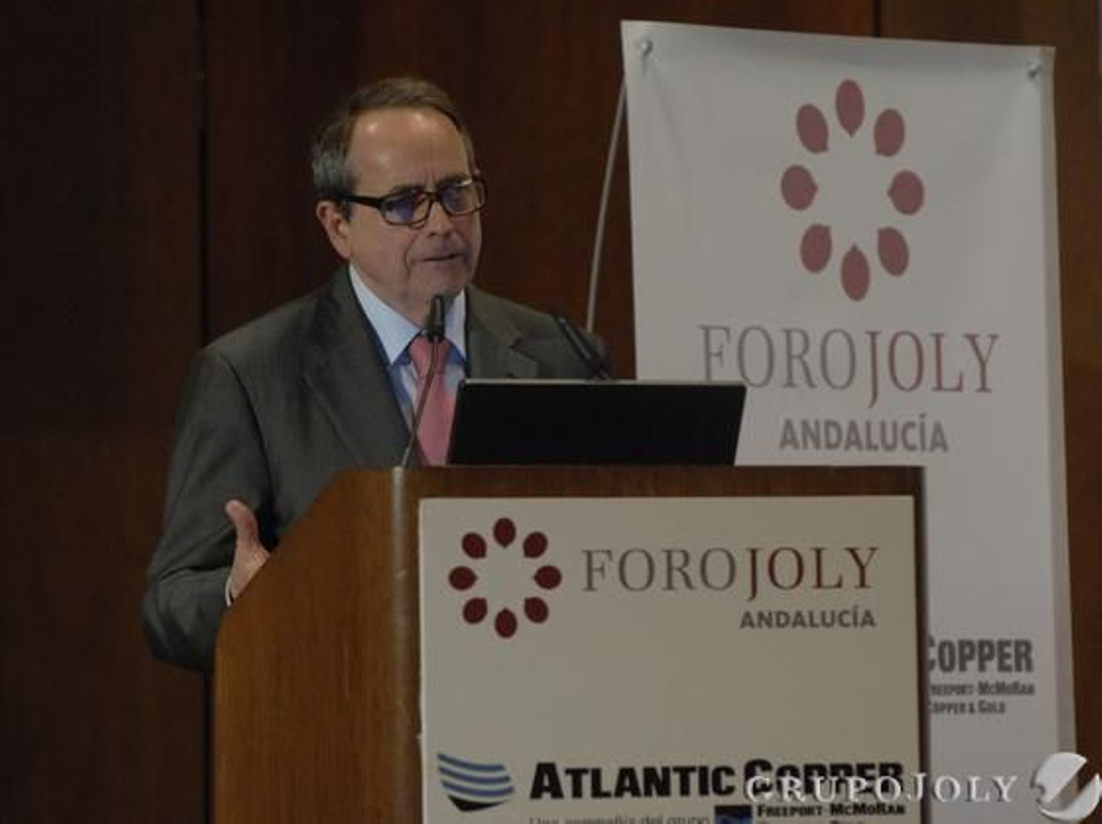 Juan José Toribio, en un momento de su intervención en el hotel Barceló Renacimiento de Sevilla.  Foto: Juan Carlos Vázquez