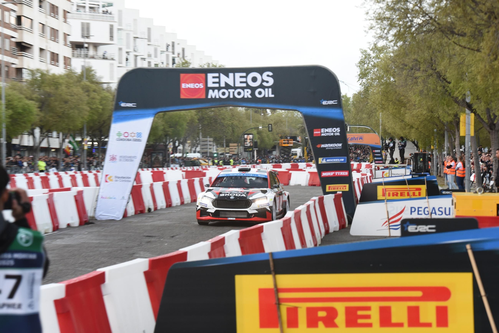 Las mejores fotos del espectacular tramo urbano del Rallye Sierra Morena 2025