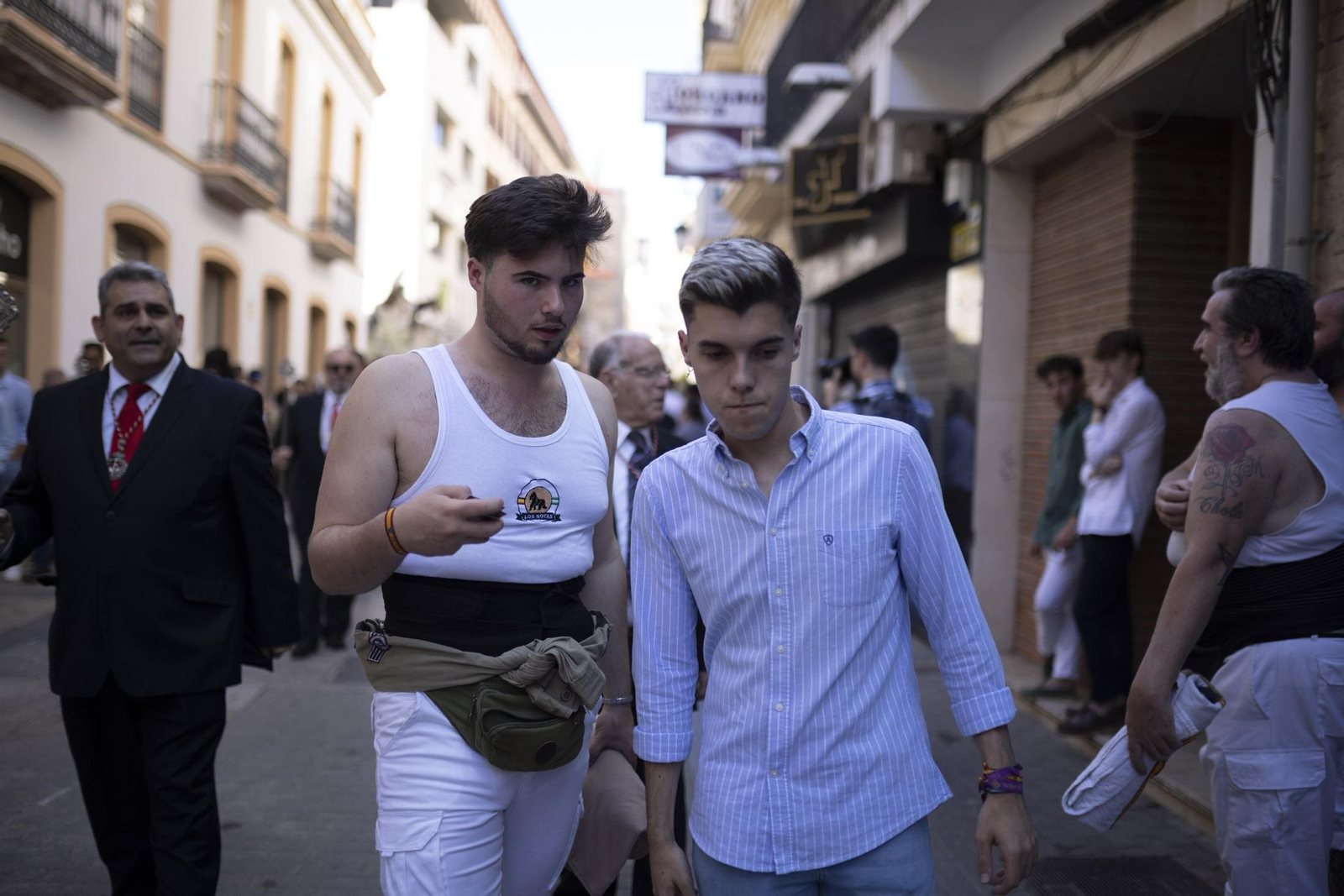 Imágenes de la salida extraordinaria de La Borriquita por las calles de Huelva